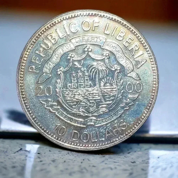 2000 Republic of Liberia $10 Colorized Timber Wolf Coin i - Picture 2 of 3